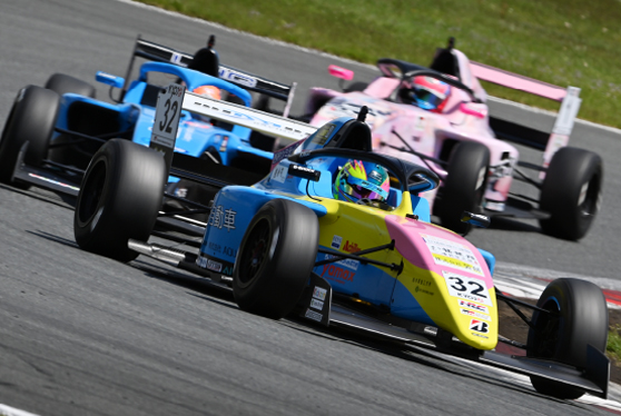 2025 KYOJO FORMULA レース風景02 株式会社ミハラレーシング